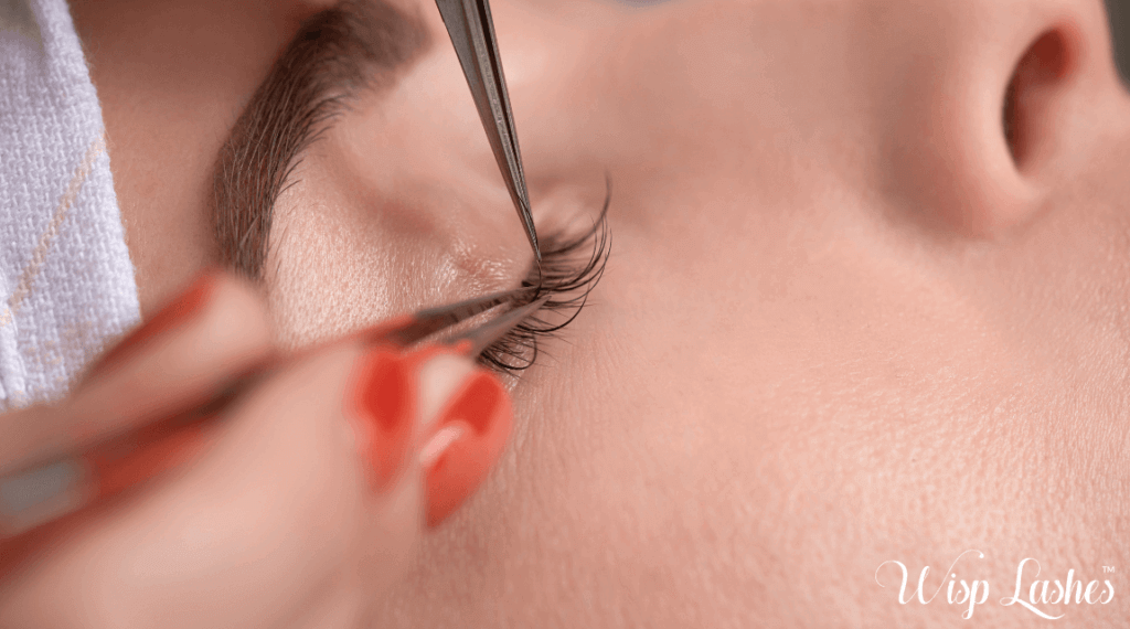 The Application Technique Used for Hybrid Eyelash Extensions